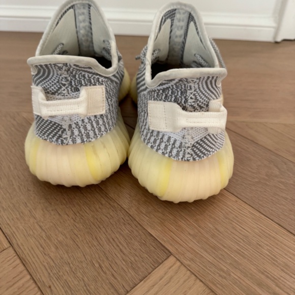Adidas Yeezy Boost 350 V2 Static Size 6.5 Women’s - Picture 4 of 4